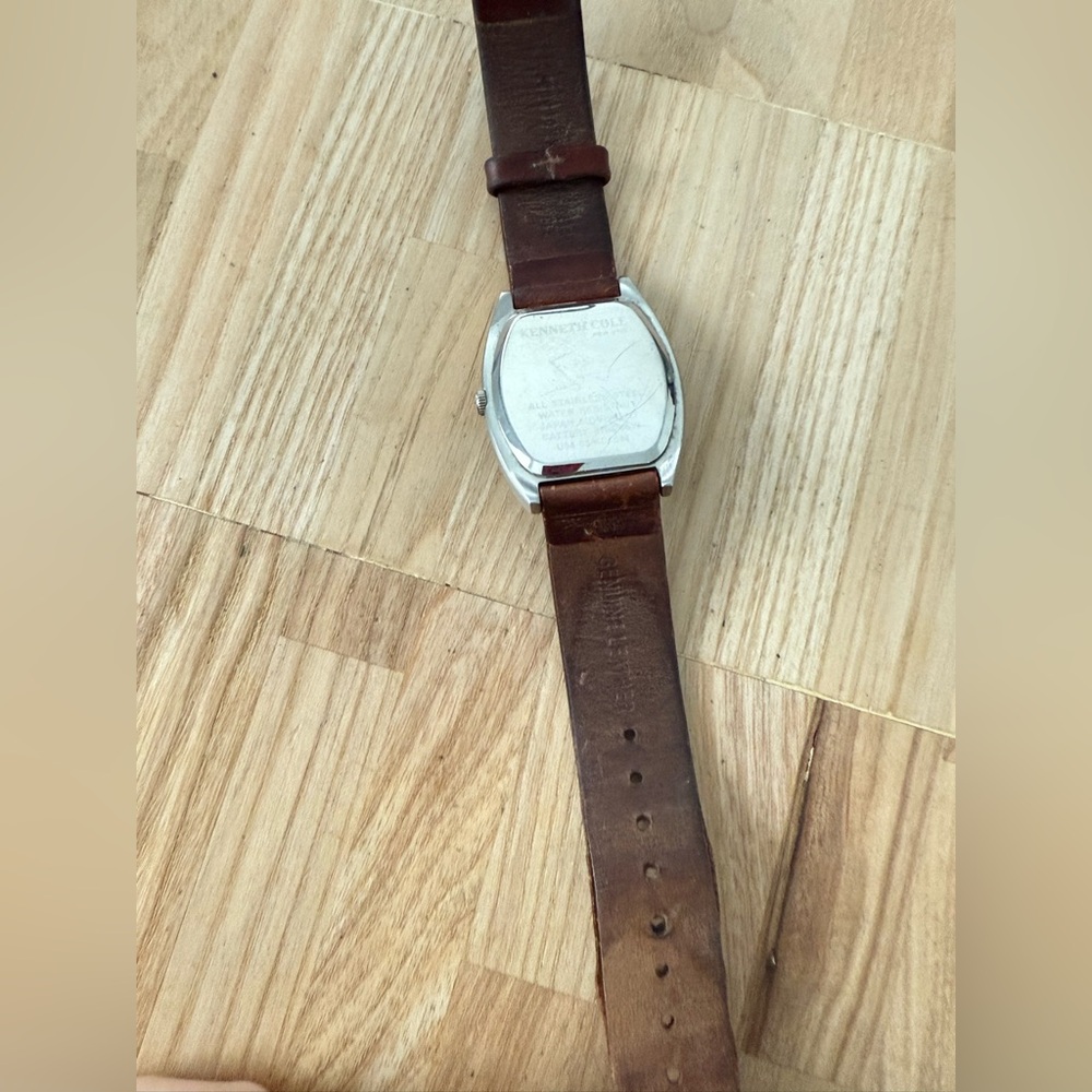 vintage Kenneth Cole New York men’s silver tone brown leather watch NEW BATTERY - Picture 9 of 11